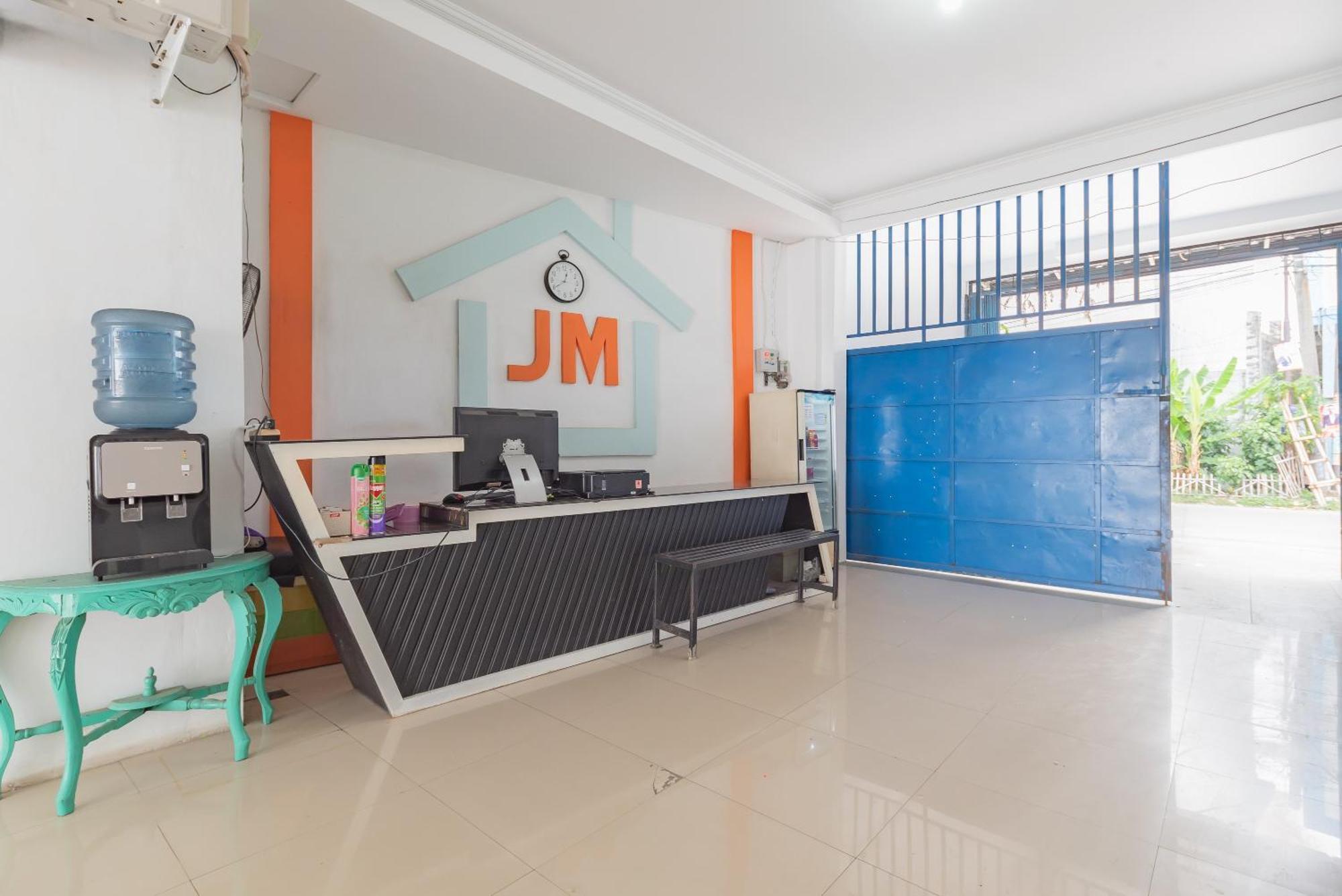 RedDoorz @ Jalan Raya Tuparev Karawang Hotel Bagian luar foto