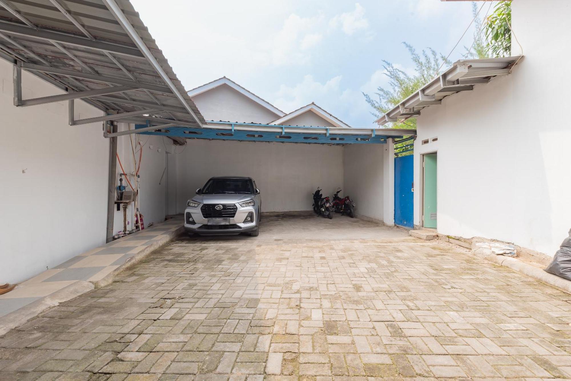 RedDoorz @ Jalan Raya Tuparev Karawang Hotel Bagian luar foto